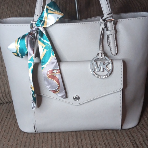 MICHAEL MICHAEL KORS EUC GRAY SAFFIANO LEATHER TOTE BAG - Picture 2 of 15